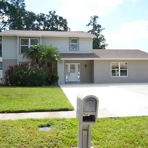  Holiday home Hosting New United States
